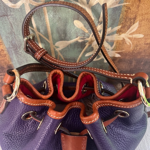 Dooney & Bourke Purple Leather Bucket Bag.NWOT! - Picture 4 of 12